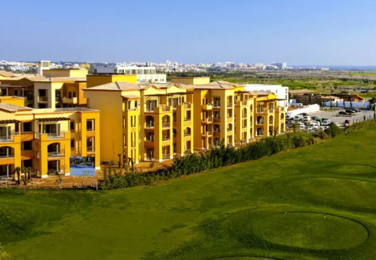 Apartamento en Vilamoura - Apartamento con 2 habitaciones, garaje, piscina exterior e interior, gimnasio junto al campo de golf Victoria